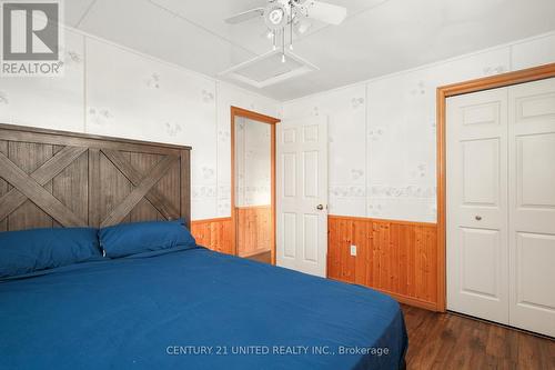 93 Otter Road, Curve Lake First Nation 35 (Curve Lake First Nation), ON - Indoor Photo Showing Bedroom