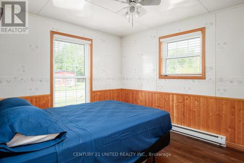 93 Otter Road, Curve Lake First Nation 35 (Curve Lake First Nation), ON - Indoor Photo Showing Bedroom