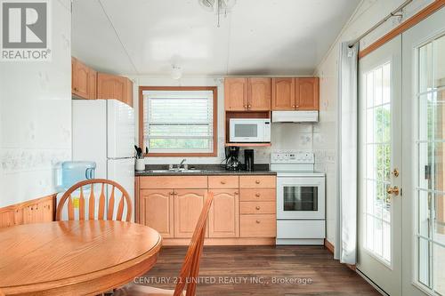 93 Otter Road, Curve Lake First Nation 35 (Curve Lake First Nation), ON - Indoor Photo Showing Kitchen