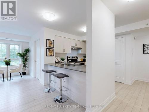 2218 - 481 Rupert Avenue, Whitchurch-Stouffville, ON - Indoor Photo Showing Kitchen With Double Sink