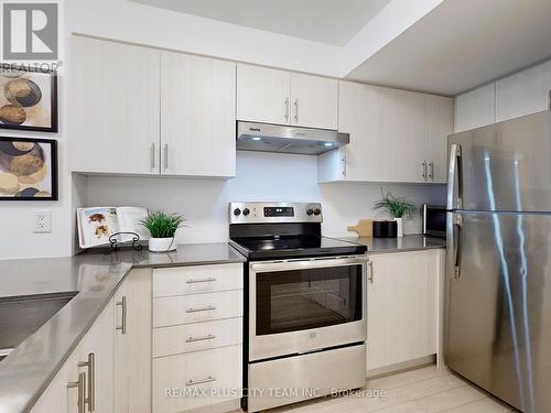 2218 - 481 Rupert Avenue, Whitchurch-Stouffville, ON - Indoor Photo Showing Kitchen With Stainless Steel Kitchen