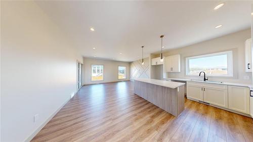 45 Fieldstone Crescent, Brandon, MB - Indoor Photo Showing Kitchen