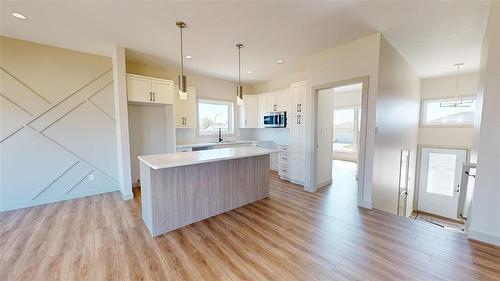 45 Fieldstone Crescent, Brandon, MB - Indoor Photo Showing Kitchen