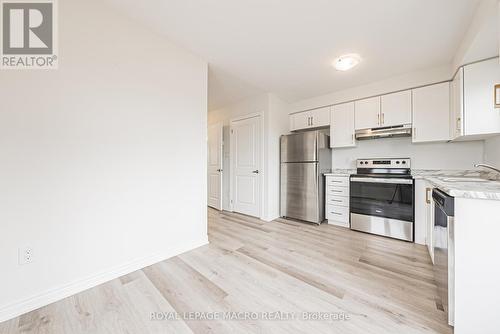 9B Bingham Road, Hamilton (Mcquesten), ON - Indoor Photo Showing Kitchen