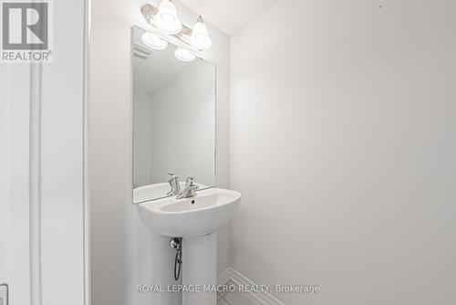 9B Bingham Road, Hamilton (Mcquesten), ON - Indoor Photo Showing Bathroom