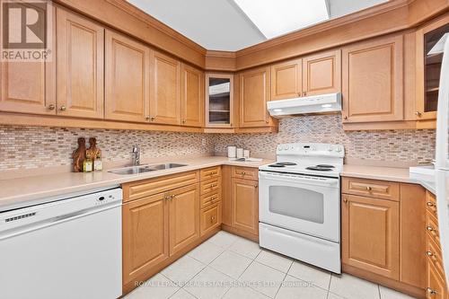 1106 - 2185 Marine Drive, Oakville (Bronte West), ON - Indoor Photo Showing Kitchen With Double Sink