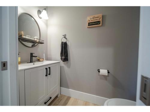 6158 Tie Lake Shore Road N, Jaffray, BC - Indoor Photo Showing Bathroom