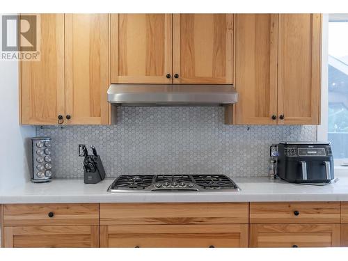 6158 Tie Lake Shore  N Road, Jaffray, BC - Indoor Photo Showing Kitchen