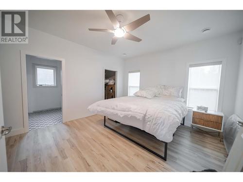 6158 Tie Lake Shore  N Road, Jaffray, BC - Indoor Photo Showing Bedroom