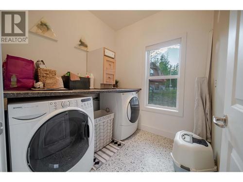 6158 Tie Lake Shore  N Road, Jaffray, BC - Indoor Photo Showing Laundry Room