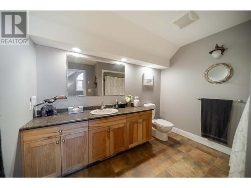 6158 Tie Lake Shore  N Road, Jaffray, BC - Indoor Photo Showing Bathroom