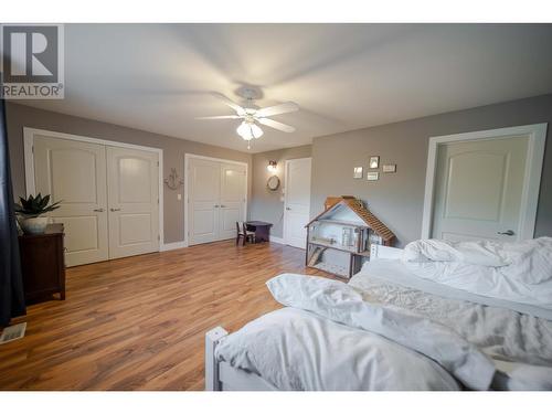 6158 Tie Lake Shore  N Road, Jaffray, BC - Indoor Photo Showing Bedroom