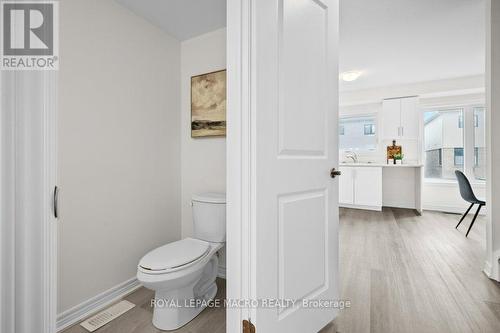 12 Reid Avenue N, Hamilton, ON - Indoor Photo Showing Bathroom