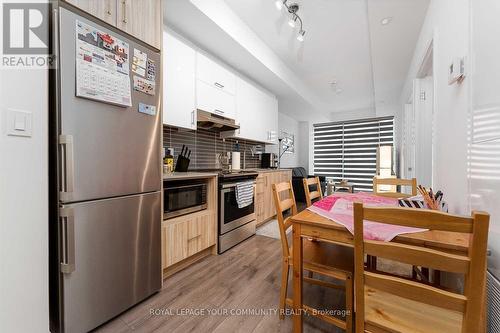 305 - 180 Fairview Mall Drive, Toronto (Don Valley Village), ON - Indoor Photo Showing Kitchen