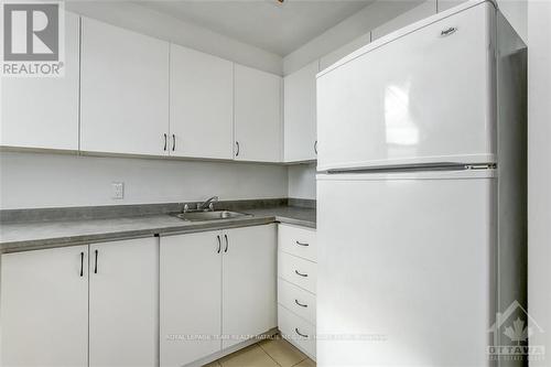 905 - 1440 Heron Road, Ottawa, ON - Indoor Photo Showing Kitchen