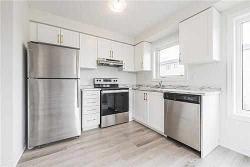 15B Bingham Road, Hamilton, ON - Indoor Photo Showing Kitchen