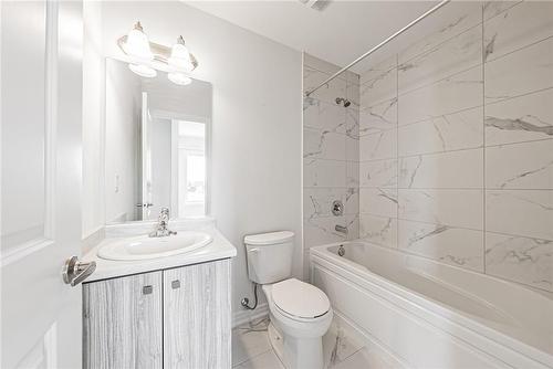 15B Bingham Road, Hamilton, ON - Indoor Photo Showing Bathroom