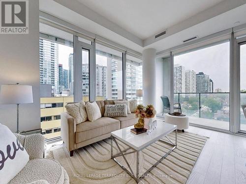 908 - 5 Soudan Avenue, Toronto (Mount Pleasant West), ON - Indoor Photo Showing Living Room