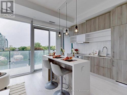 908 - 5 Soudan Avenue, Toronto (Mount Pleasant West), ON - Indoor Photo Showing Kitchen With Upgraded Kitchen