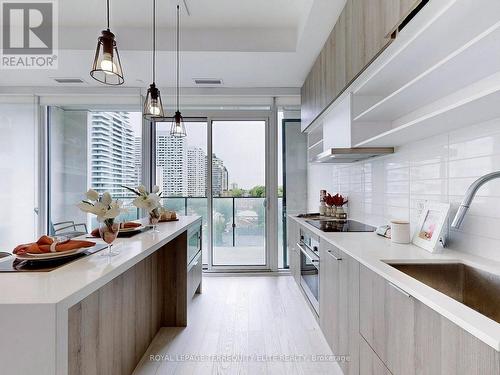 908 - 5 Soudan Avenue, Toronto (Mount Pleasant West), ON - Indoor Photo Showing Kitchen With Upgraded Kitchen