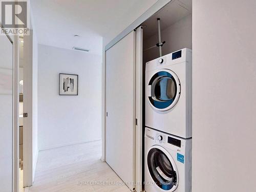 908 - 5 Soudan Avenue, Toronto (Mount Pleasant West), ON - Indoor Photo Showing Laundry Room