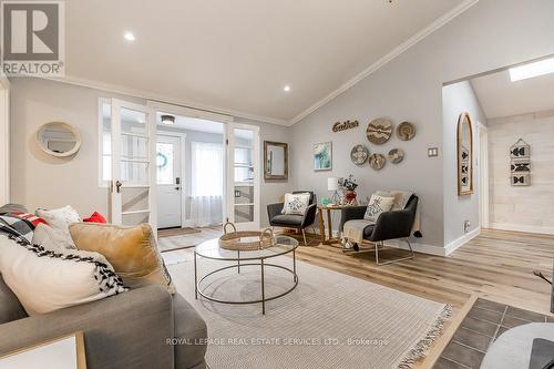 1071 Lawson Road, Tiny, ON - Indoor Photo Showing Living Room