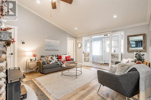 1071 Lawson Road, Tiny, ON - Indoor Photo Showing Living Room