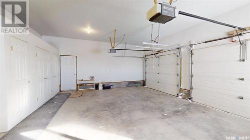 B. Hennes Acreage, Chesterfield Rm No. 261, SK - Indoor Photo Showing Garage