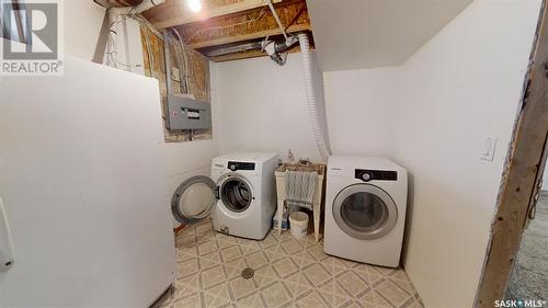 B. Hennes Acreage, Chesterfield Rm No. 261, SK - Indoor Photo Showing Laundry Room