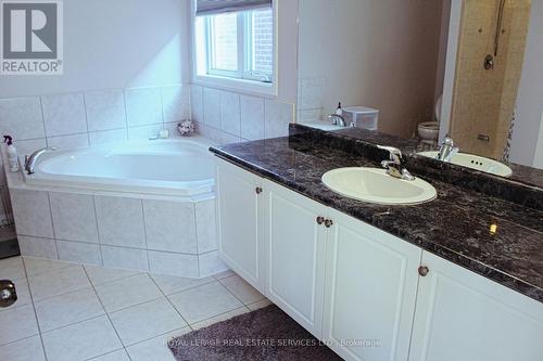 200 English Lane, Brantford, ON - Indoor Photo Showing Bathroom