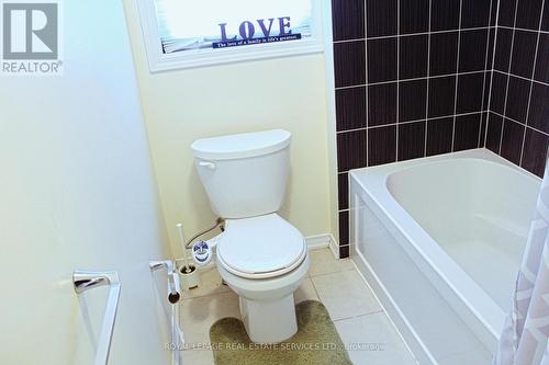 200 English Lane, Brantford, ON - Indoor Photo Showing Bathroom