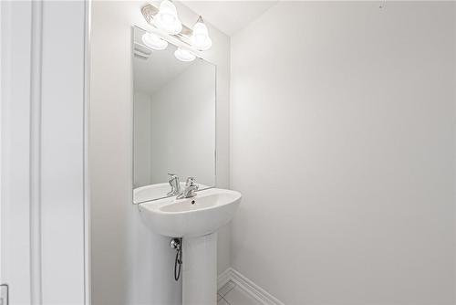 9B Bingham Road, Hamilton, ON - Indoor Photo Showing Bathroom