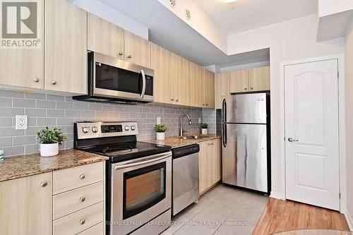 34 - 871 Wilson Avenue, Toronto (Downsview-Roding-Cfb), ON - Indoor Photo Showing Kitchen With Stainless Steel Kitchen