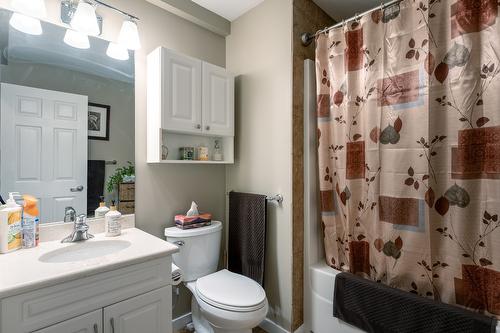 110-778 Rutland Road, Kelowna, BC - Indoor Photo Showing Bathroom