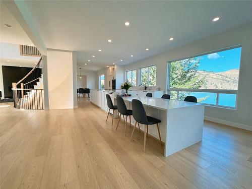 13980 Ponderosa Way, Coldstream, BC - Indoor Photo Showing Dining Room