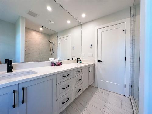 13980 Ponderosa Way, Coldstream, BC - Indoor Photo Showing Bathroom