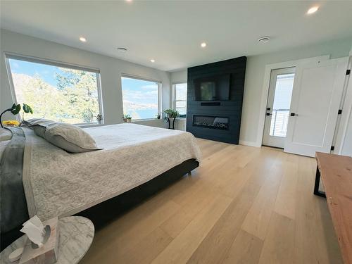 13980 Ponderosa Way, Coldstream, BC - Indoor Photo Showing Bedroom