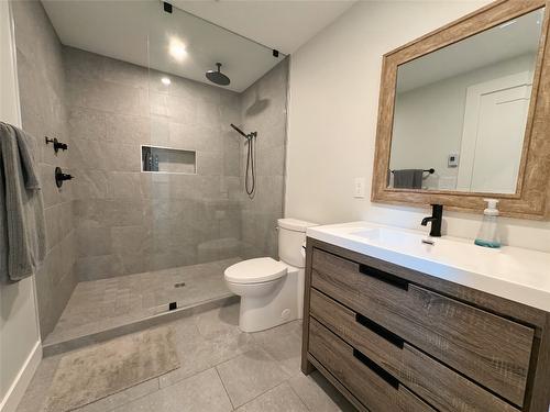 13980 Ponderosa Way, Coldstream, BC - Indoor Photo Showing Bathroom