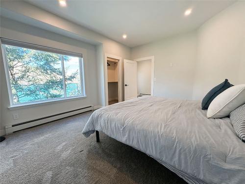 13980 Ponderosa Way, Coldstream, BC - Indoor Photo Showing Bedroom