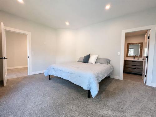 13980 Ponderosa Way, Coldstream, BC - Indoor Photo Showing Bedroom