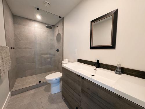 13980 Ponderosa Way, Coldstream, BC - Indoor Photo Showing Bathroom