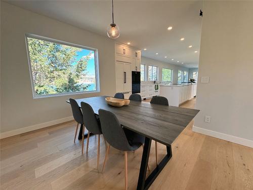 13980 Ponderosa Way, Coldstream, BC - Indoor Photo Showing Dining Room