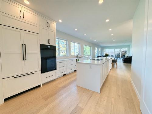 13980 Ponderosa Way, Coldstream, BC - Indoor Photo Showing Kitchen