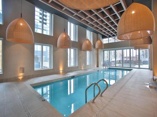 Piscine - 3906-1288 Rue St-Antoine O., Montréal (Ville-Marie), QC - Indoor Photo Showing Other Room With In Ground Pool