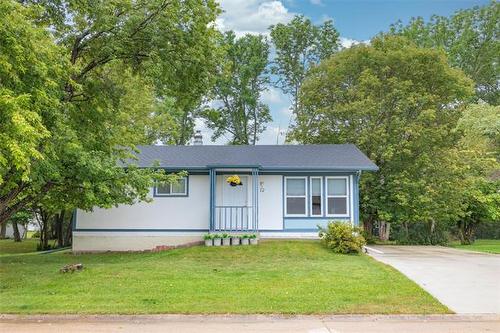 12 Devonshire Ave, Pinawa, MB 