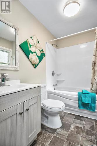 449 19Th Street E, Prince Albert, SK - Indoor Photo Showing Bathroom