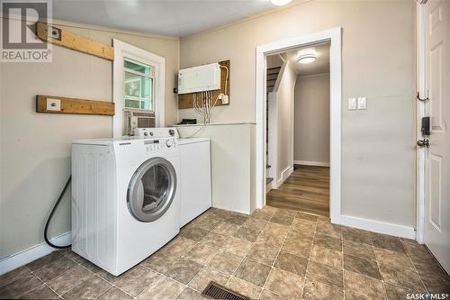 449 19Th Street E, Prince Albert, SK - Indoor Photo Showing Laundry Room