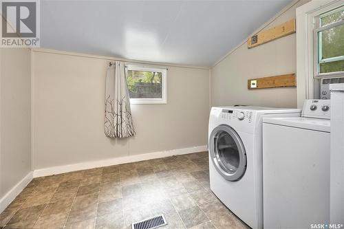 449 19Th Street E, Prince Albert, SK - Indoor Photo Showing Laundry Room