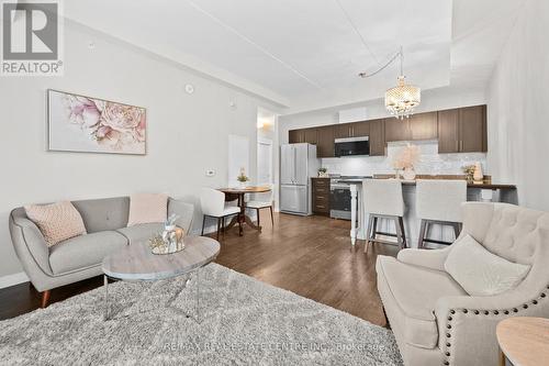 109 - 35 Kingsbury Square, Guelph (Pine Ridge), ON - Indoor Photo Showing Kitchen With Double Sink