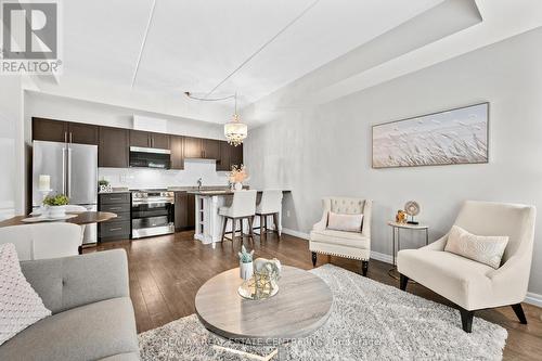 109 - 35 Kingsbury Square, Guelph (Pine Ridge), ON - Indoor Photo Showing Kitchen